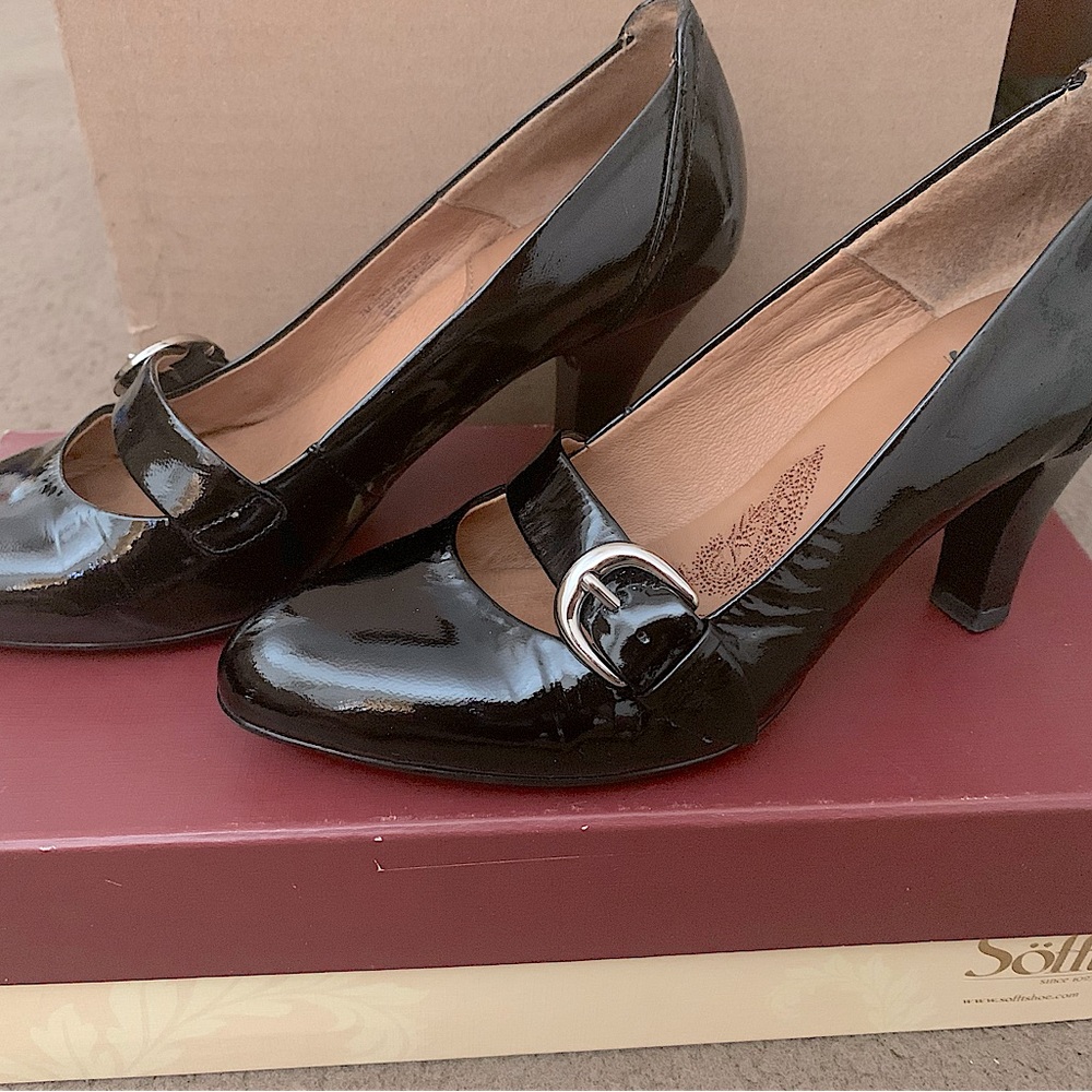 Women’s dress shoes